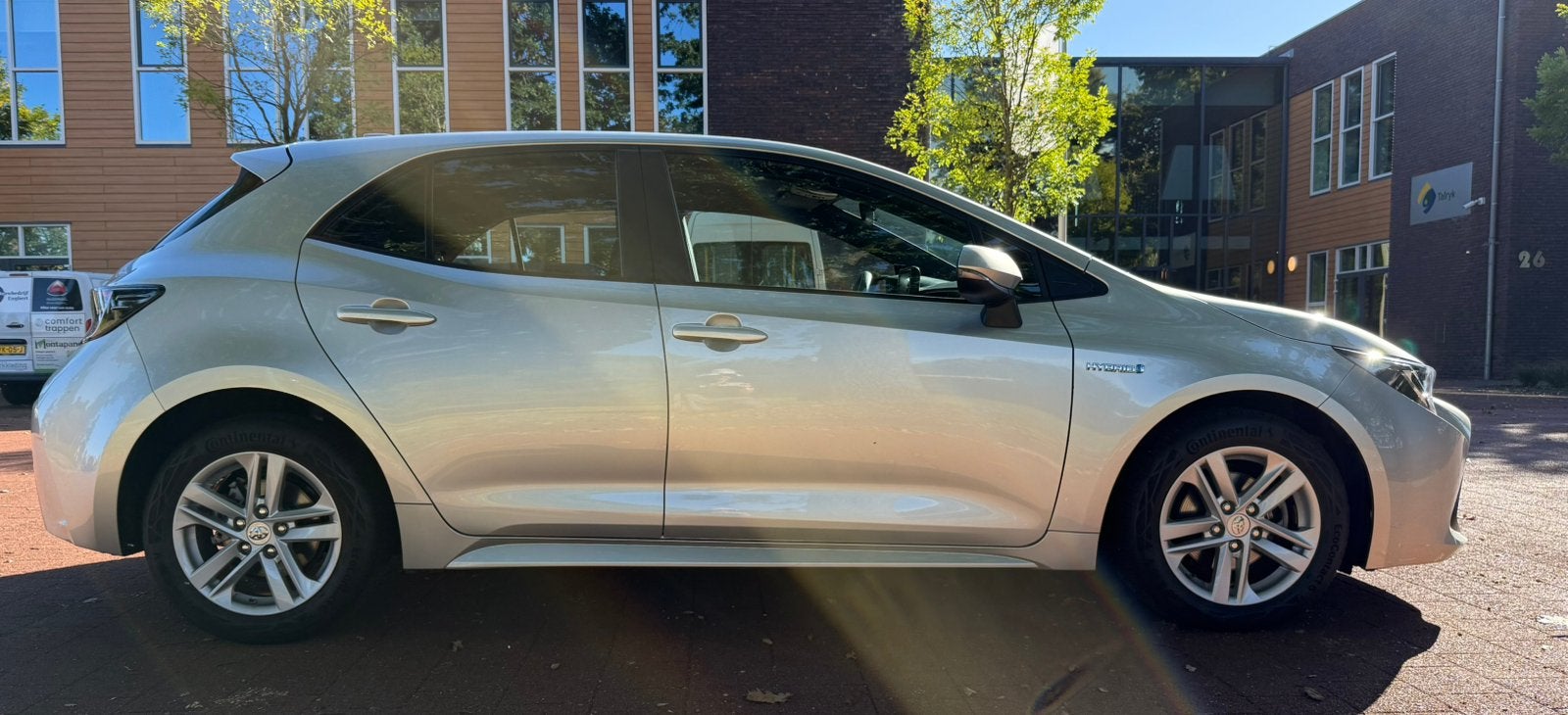 Foto 7 van Toyota Corolla 1.8 Hybrid Hatchback sports