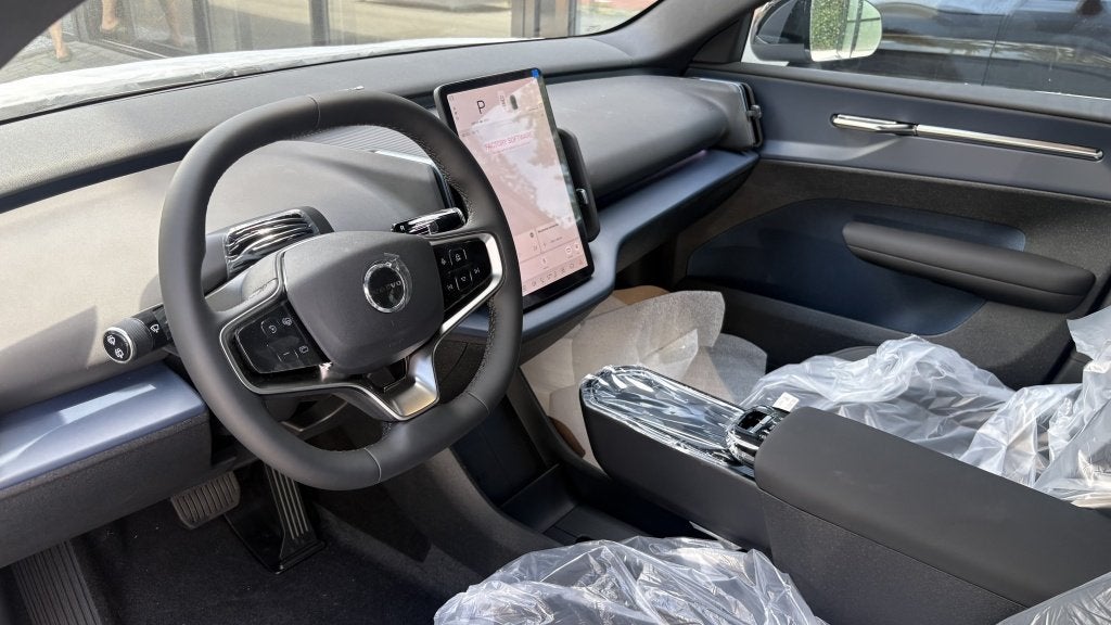 Volvo EX30 Cross Country P5 Long Range 69kWh/272PK Plus Euro, Auto's, 0 cilinders, EX30, Nieuw, Stoelverwarming