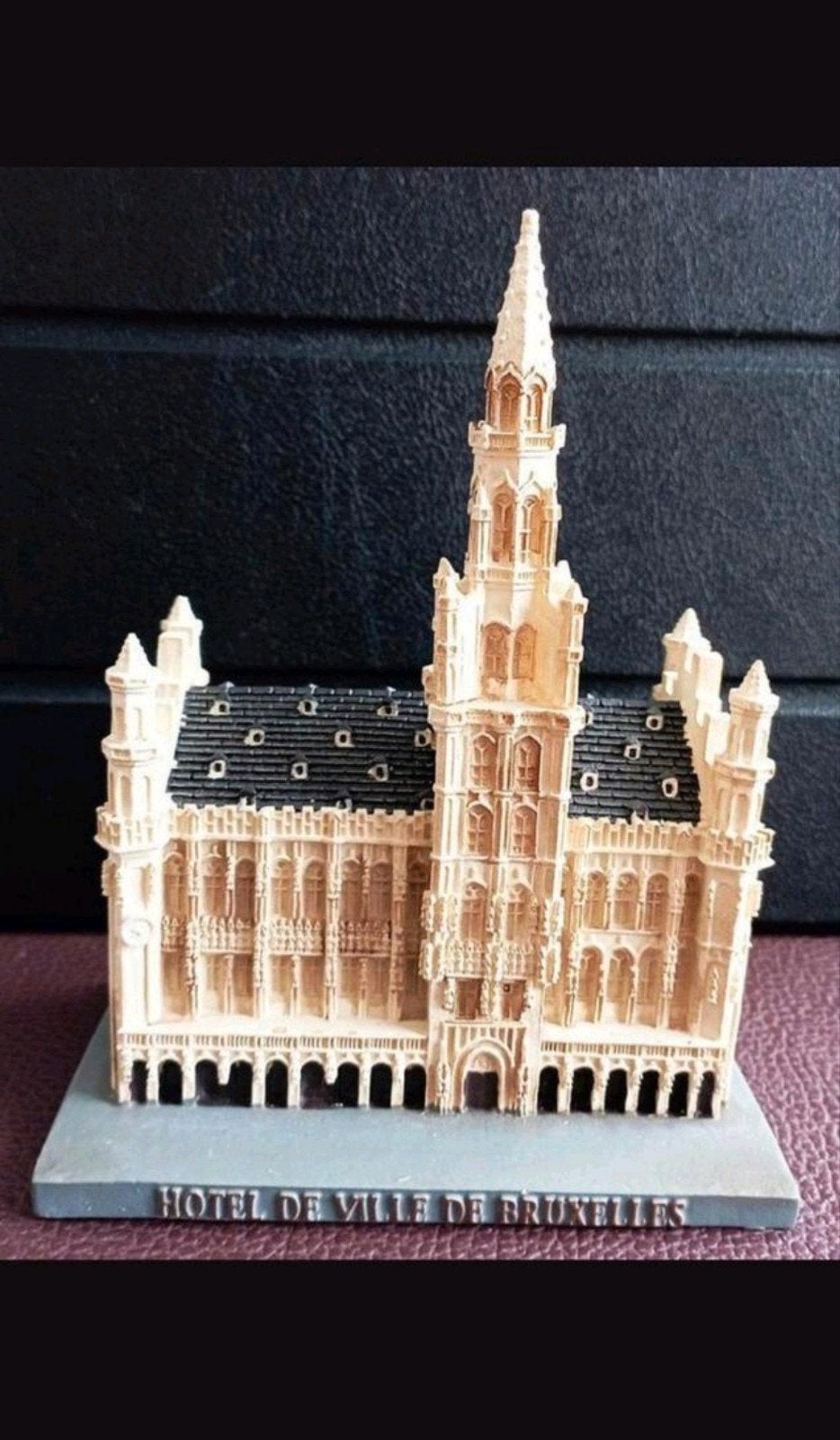Beeldje van Hotel de Ville de Bruxelles
10 x 6 x15 Lxbxh, Verzamelen, Ophalen of Verzenden, Zo goed als nieuw