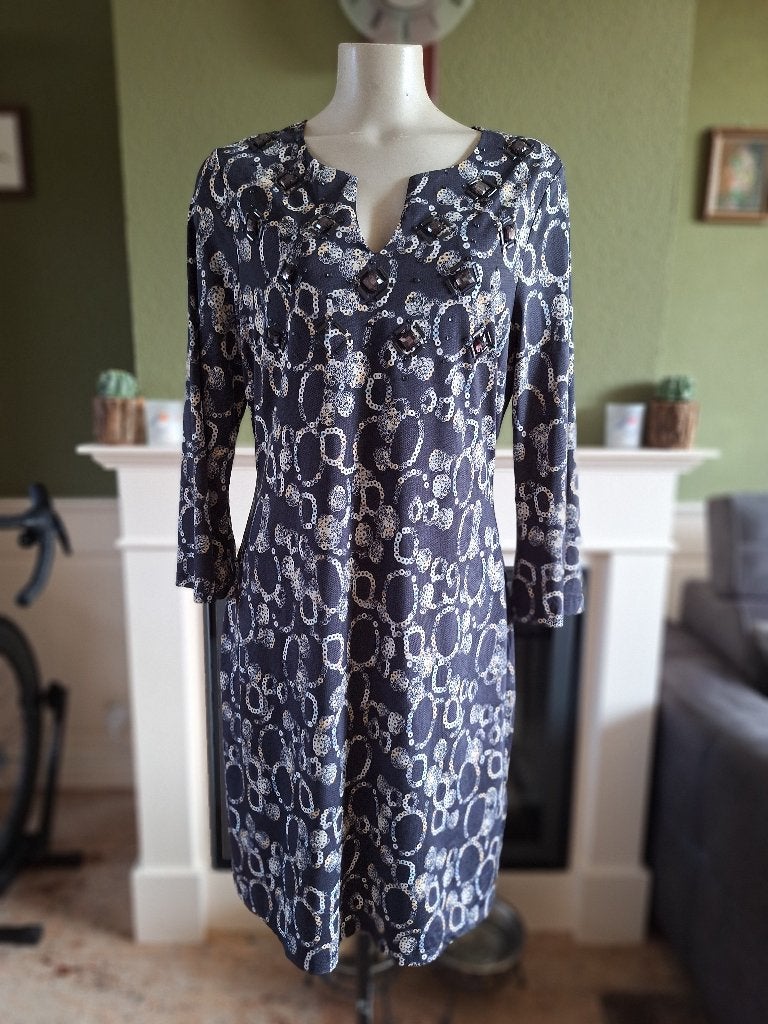 K-Design blauw grijze print jurk met stenen mt L, Kleding | Dames, K-design, Maat 42/44 (L), Zo goed als nieuw, Knielengte