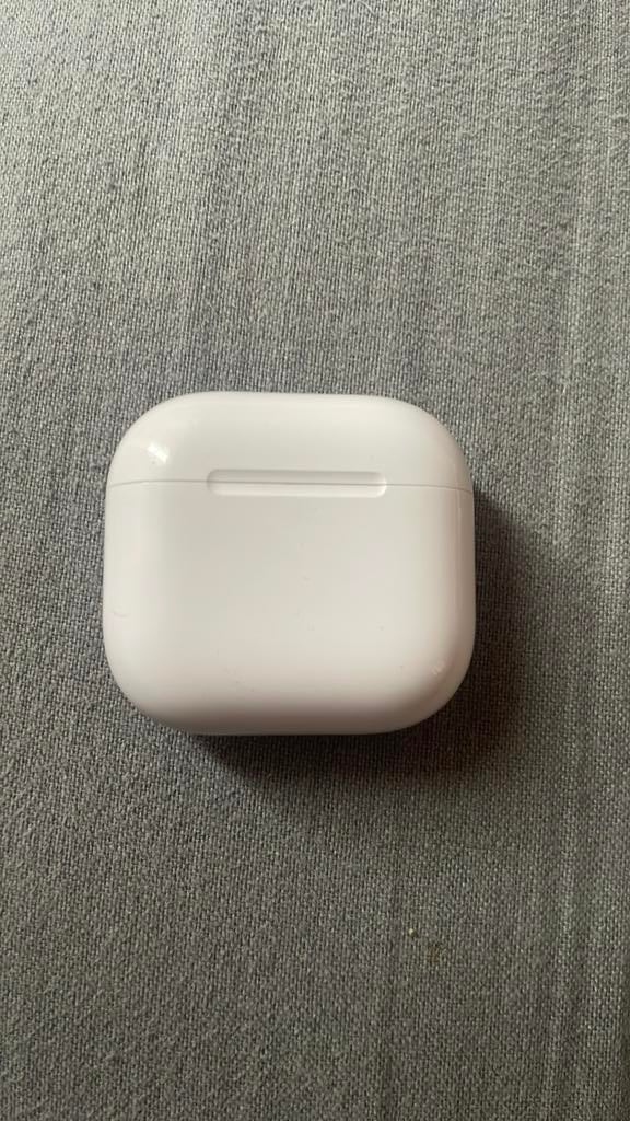 Airpods 4 (oplaad case+ oortje links), Ophalen, Zo goed als nieuw