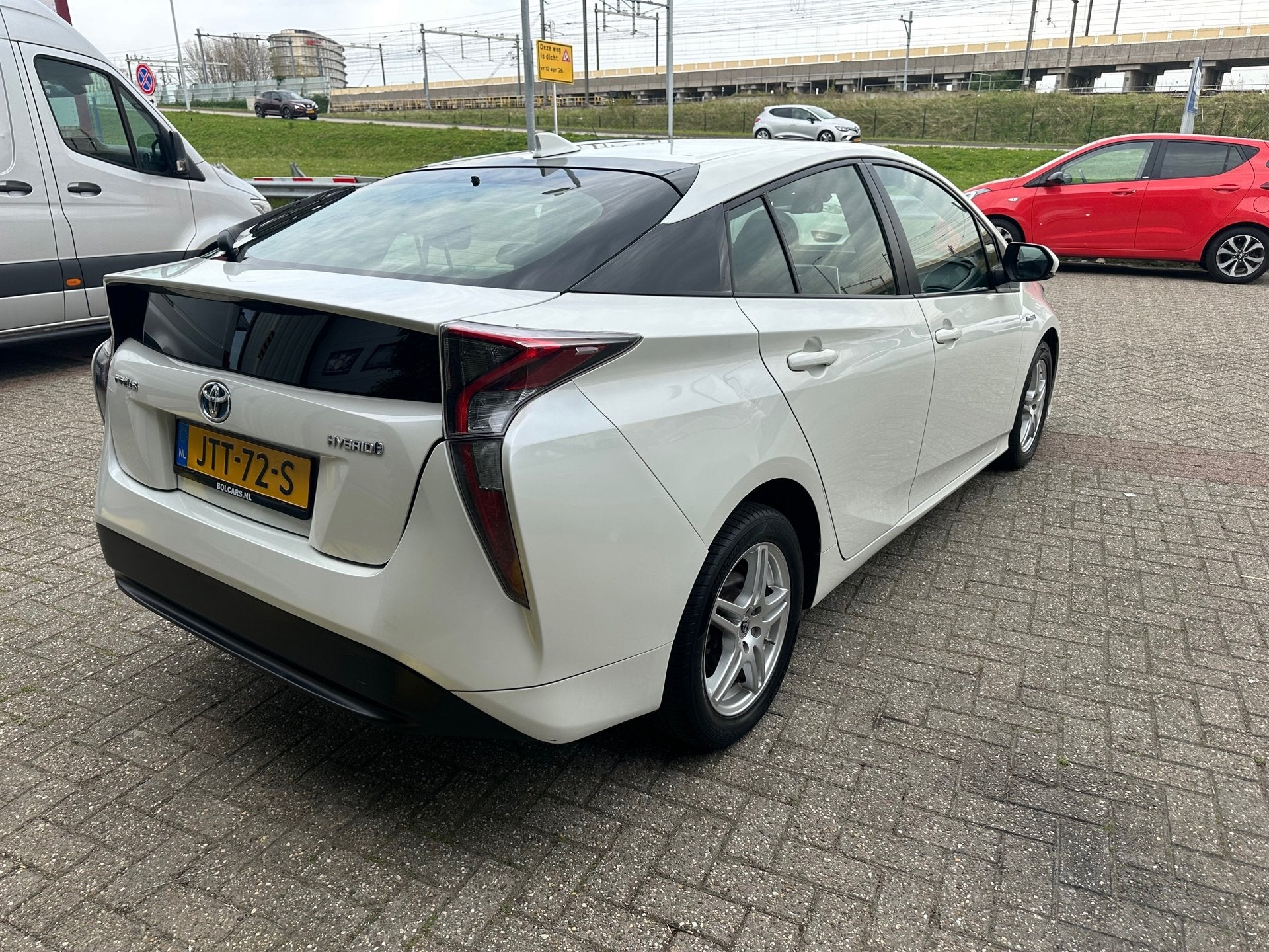 Toyota Prius 1.8 Dynamic, Euro 6, Wit, 98 pk, Hybride Elektrisch/Benzine