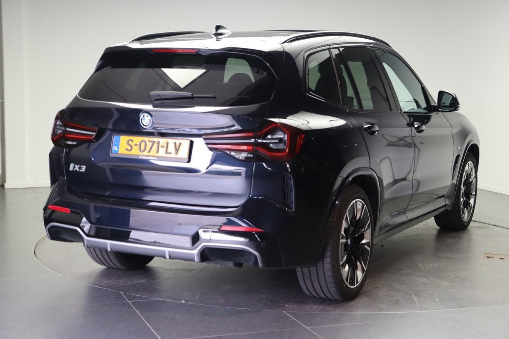BMW iX3 High Executive M Sport / Sportstoelen / Comfort Acce, Achterwielaandrijving, Gebruikt, 750 kg, Zwart