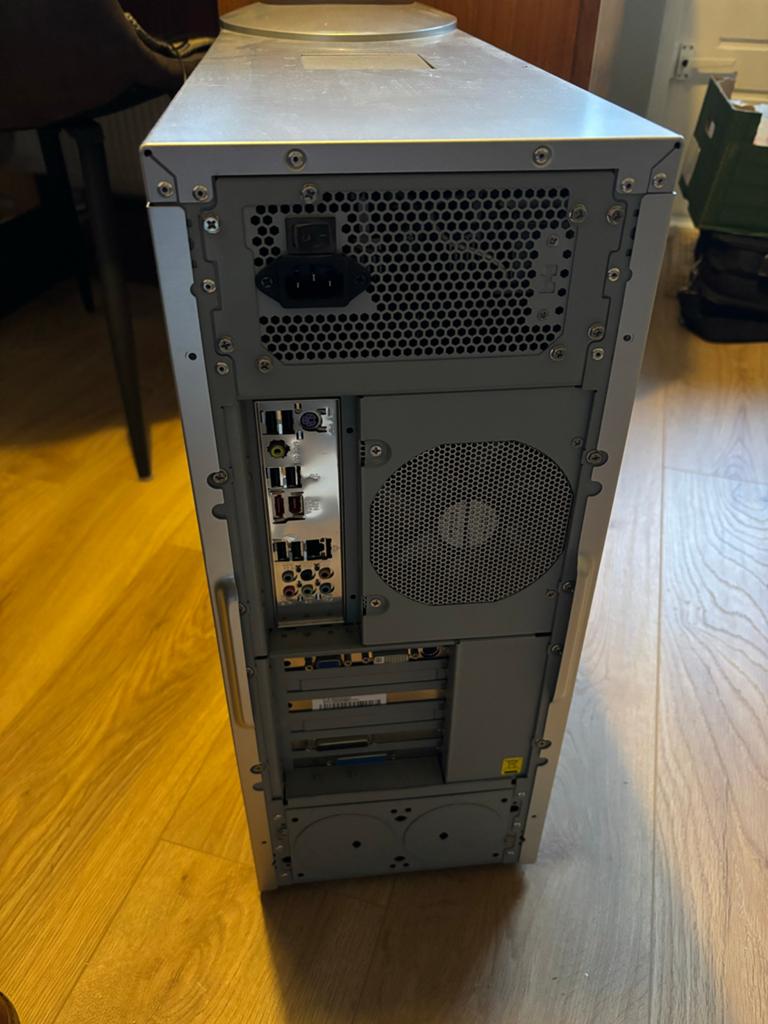 Cooler Master Computer/Server Behuizing - Zilver/Zwart, Computers en Software, Computerbehuizingen, Verzenden, Zo goed als nieuw