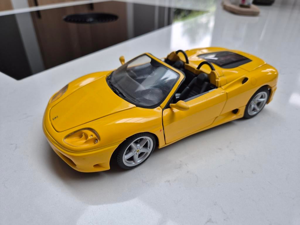 Gele Ferrari 360 Spider modelauto Hot Wheels 1 18, Ophalen of Verzenden, Auto, Overige merken