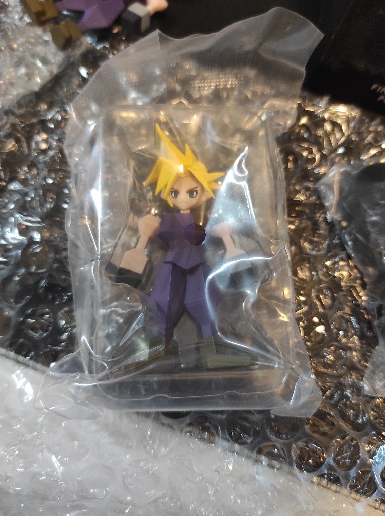 FINAL FANTASY VII Polygon Figure - Cloud Strife - sealled, Ophalen of Verzenden, Nieuw