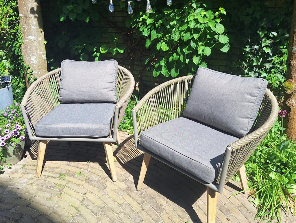2 leuke moderne tuinstoelen, Ophalen, Gebruikt