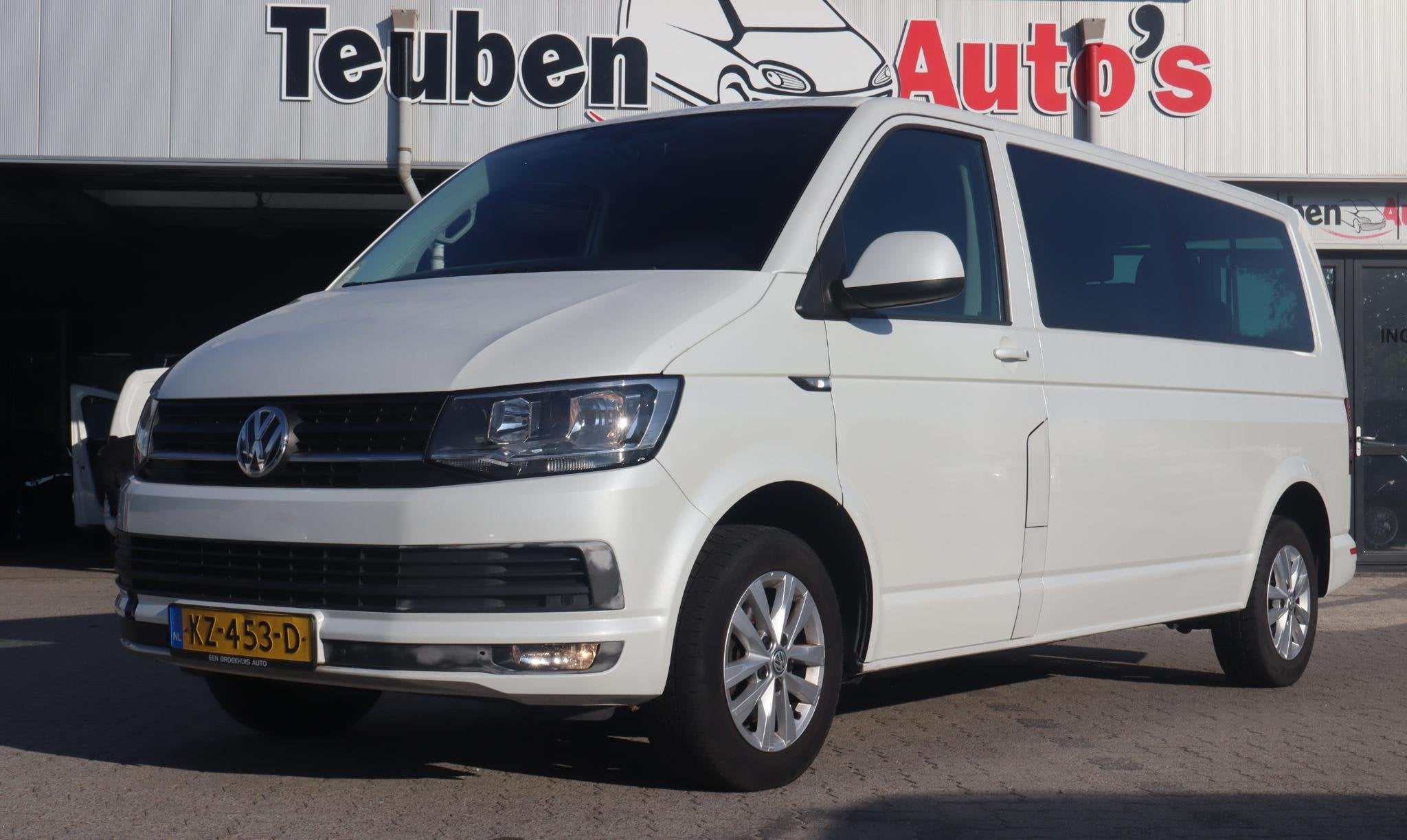 Volkswagen Transporter Kombi 2.0 TDI L2H2 Highline | 9 Perso, Auto's, Volkswagen, Voorwielaandrijving, Stof, Gebruikt, 255 €/maand