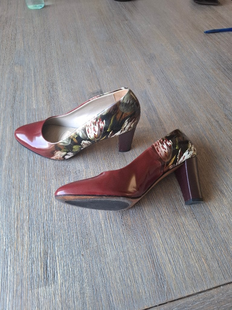 Gaby pump met art tulpen maat 40, Kleding | Dames, Pumps, Ophalen of Verzenden, Zo goed als nieuw, Overige kleuren