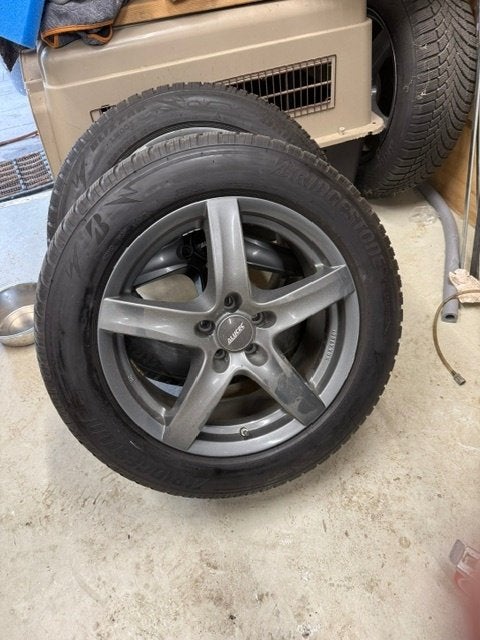 Winterbanden Ford Kuga 225/60R18, Auto-onderdelen, Ophalen, 18 inch, Gebruikt, Banden en Velgen