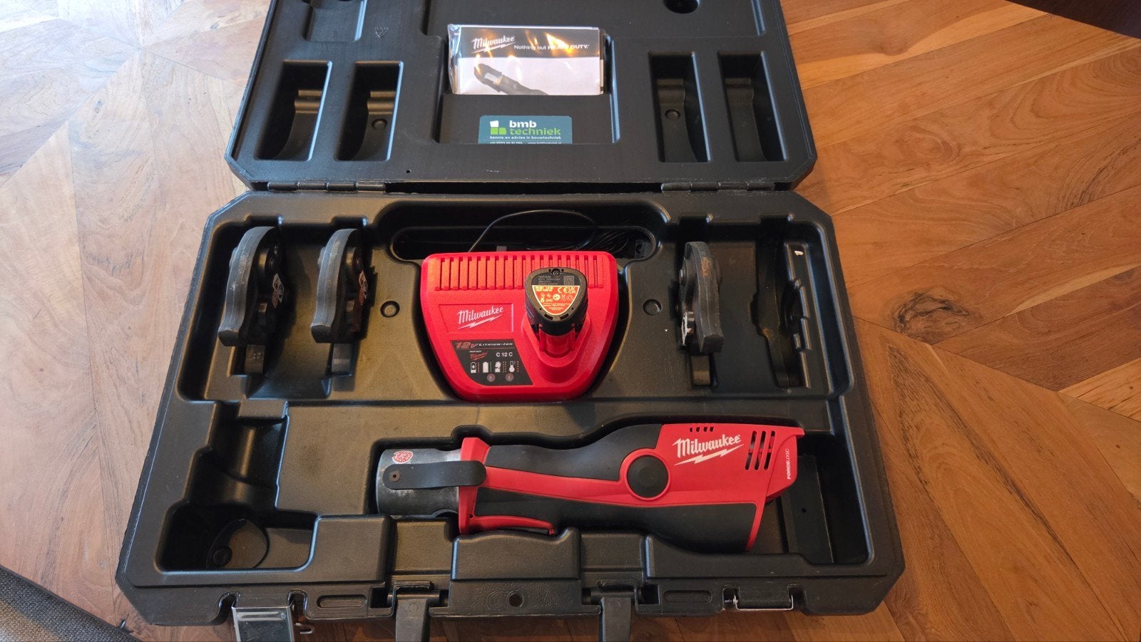 Milwaukee Perstang + MaxiPro Persbekken (1/4", 3/8", 1/2"), Ophalen