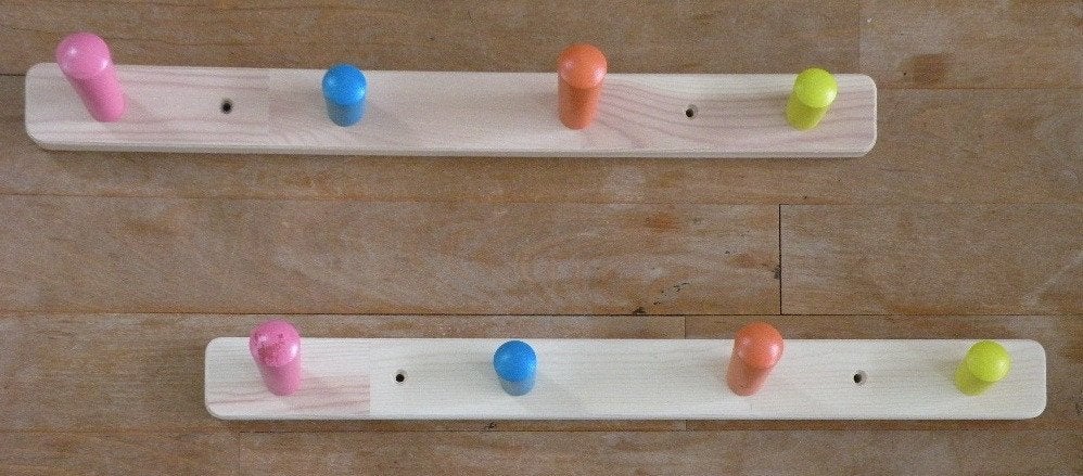 Kapstokjes met gekleurde knoppen. Ook per stuk., Wandkapstok, Ophalen of Verzenden, Zo goed als nieuw, Minder dan 100 cm