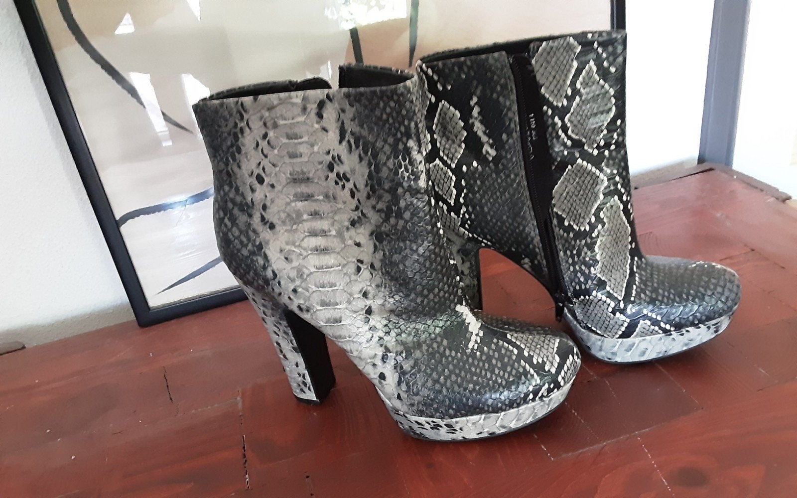 Grijze slangenprint enkellaarsjes maat 40 blokhak, Kleding | Dames, Schoenen, Ophalen of Verzenden, Gedragen, Grijs, Lage of Enkellaarzen