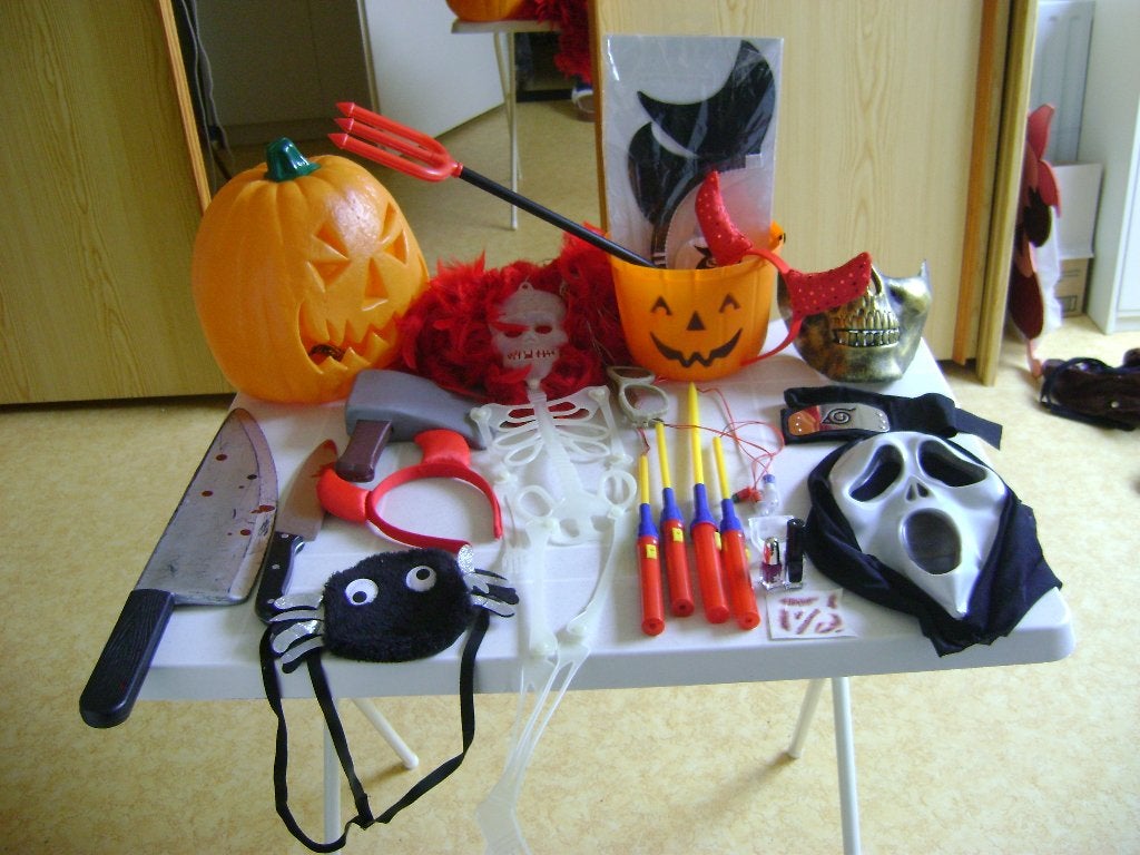 groot haloweenset met o,a maskers boa mes bil skelet pompoen, Kleding | Dames, Maat 46/48 (XL) of groter, Ophalen of Verzenden