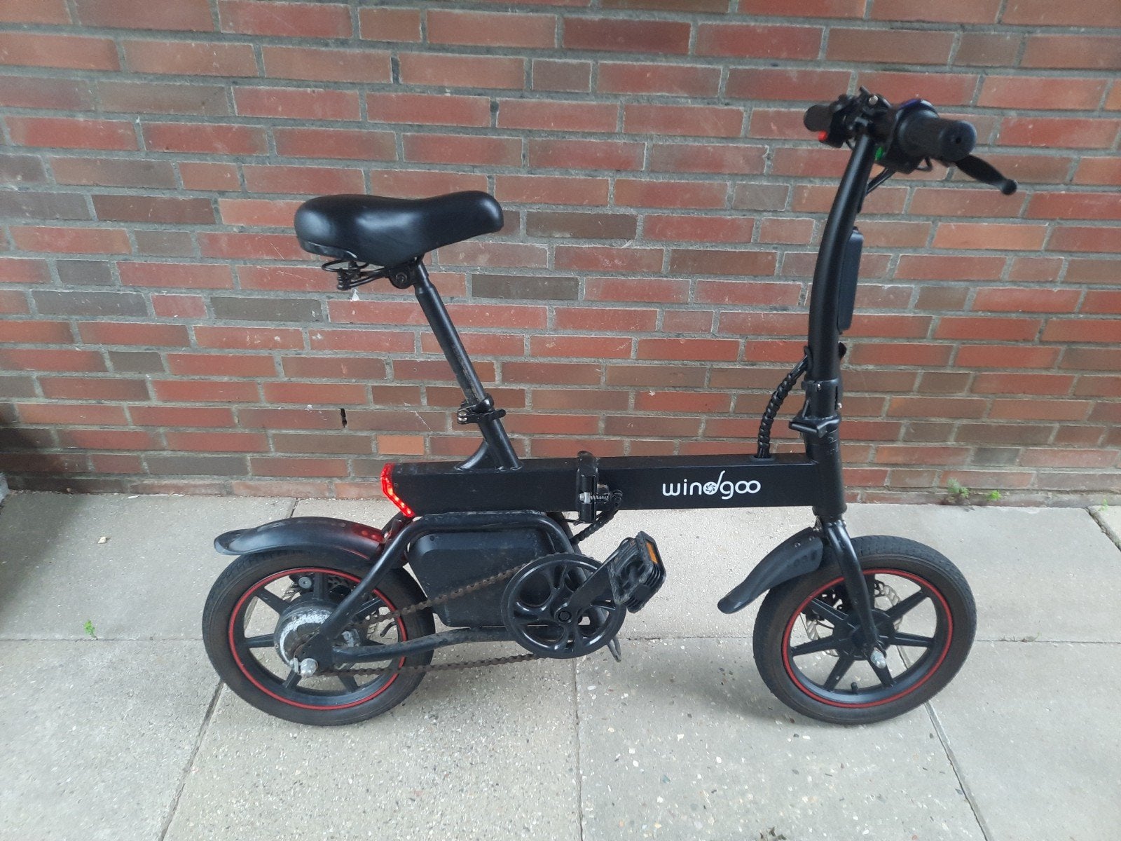 Windgoo B20 pro elektrische vouwfiets
Minibike met gashendel, 14 tot 16 inch, Zo goed als nieuw, Totaal opvouwbaar, Schijfrem