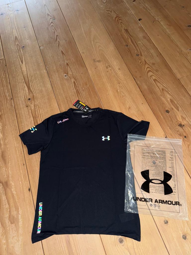 UA Reflective Sports Wear - New never worn., Kleding | Heren, T-shirts, Verzenden, Nieuw, Zwart