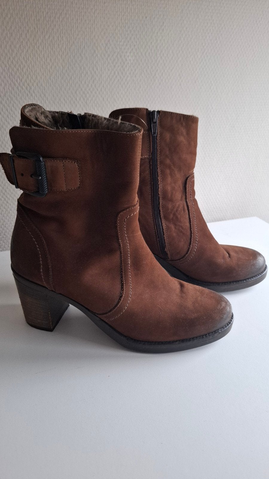 Manfield bruine suède enkellaarzen met hak - Maat 40, Kleding | Dames, Schoenen, Ophalen, Bruin, Lage of Enkellaarzen, Zo goed als nieuw