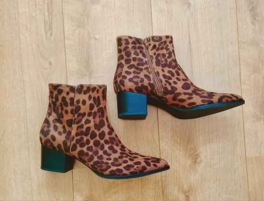 Prachtige suède look panter laarsjes!! (NIEUW!), Bruin, Lage of Enkellaarzen, Nieuw, Ophalen of Verzenden