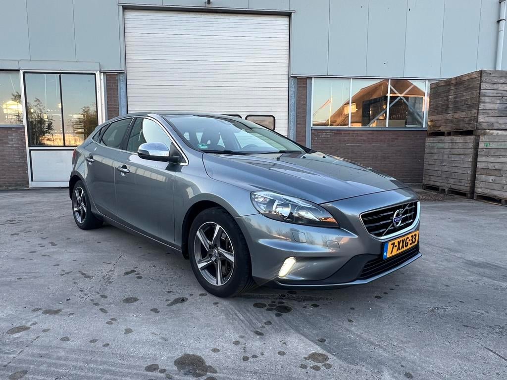 Volvo V40 2.0 D4 190PK R-design trekhaak airco zuinig NAP✅, Auto's, Voorwielaandrijving, Particulier, 30 km/l, 154 €/maand