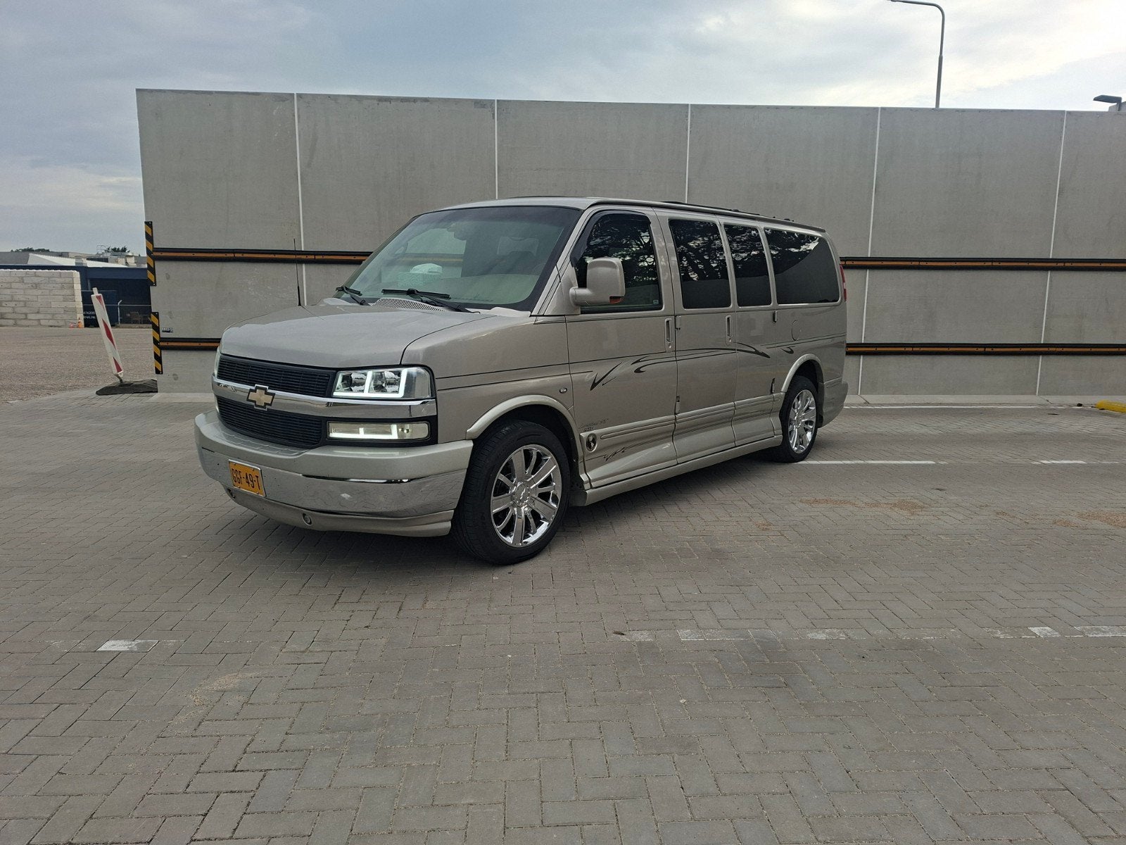 Chevrolet express 1500 bj 2006 camper, Auto's, Chevrolet, Particulier, Airbags, Airconditioning, Alarm, Android Auto, Apple Carplay