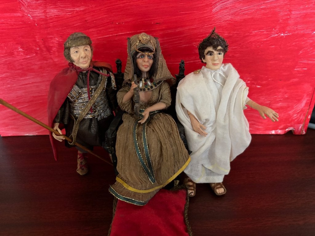 Poppenhuis poppen met prachtige zetel, Ophalen of Verzenden, Zo goed als nieuw, Popje