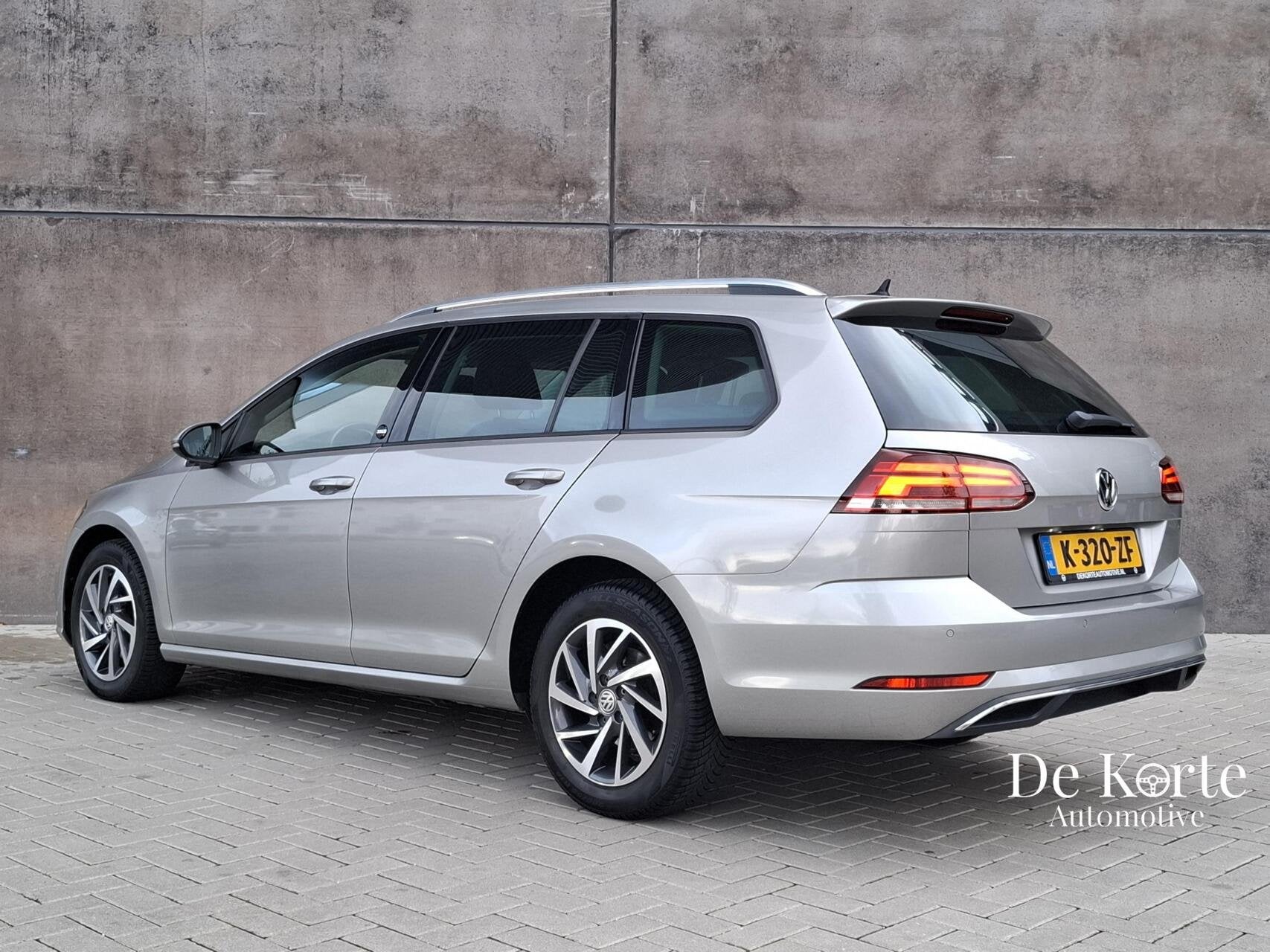 Volkswagen Golf 1.0 TSI DSG Variant 2018 | Highline | Carpla, Stof, Gebruikt, Met garantie (alle), Verwarmde buitenspiegels