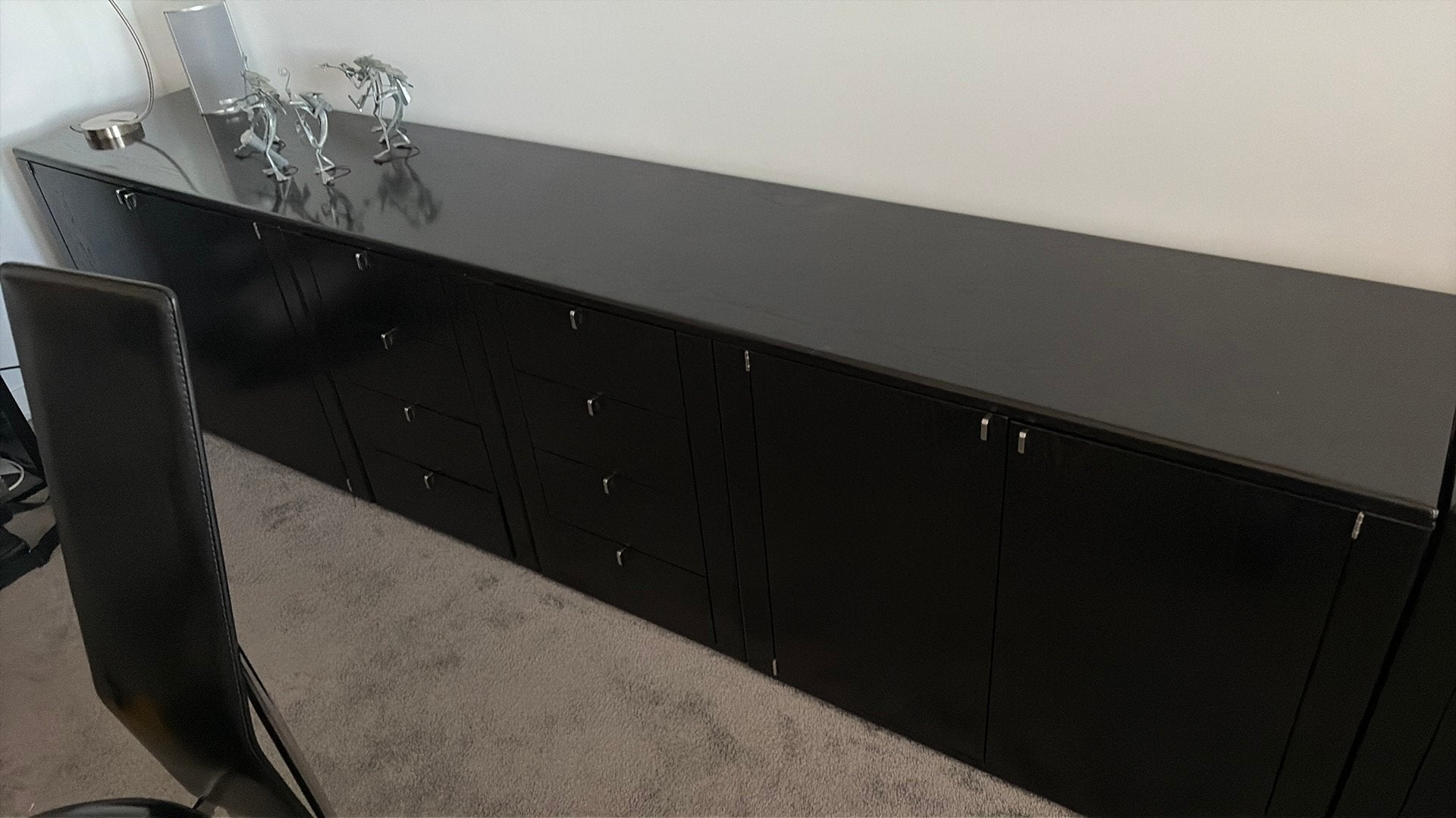 Zwart dressoir interlubke vintage, Huis en Inrichting, Kasten | Dressoirs, Ophalen, Gebruikt, 200 cm of meer, Met lade(s)