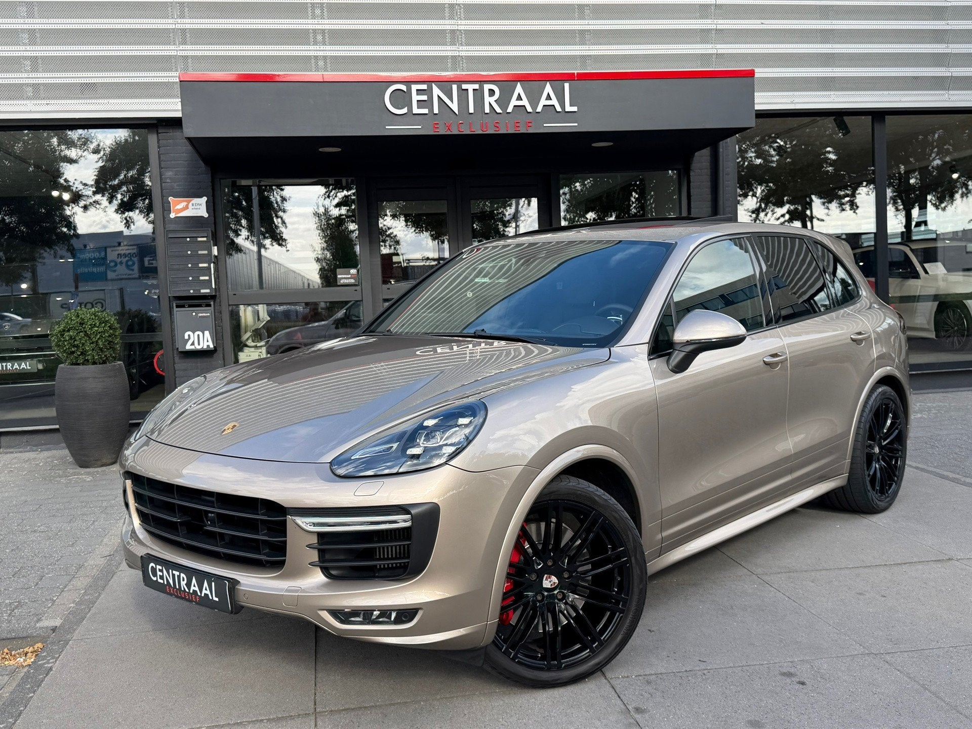 Porsche Cayenne 3.6 GTS Pano|NL-Auto|ACC|18wegs|Carbon|Bosé, Auto's, Automaat, Cayenne, Gebruikt, Bedrijf