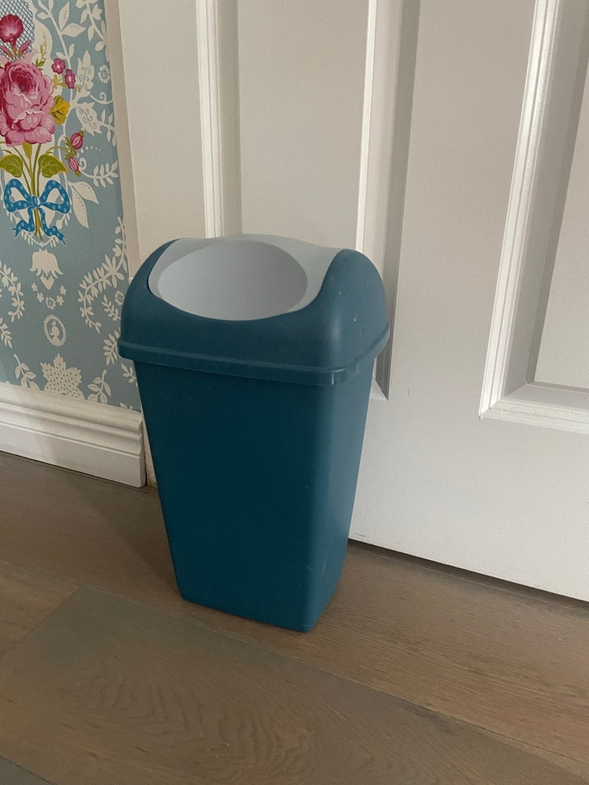 Gratis afvalbakje voor badkamer of toilet, Ophalen, Gebruikt