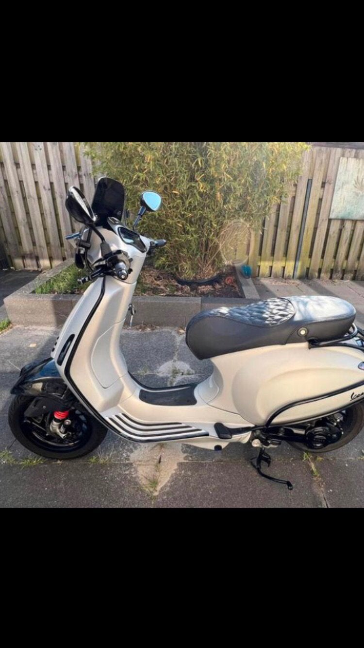 Witte vespa sprint, Fietsen en Brommers, Scooters | Vespa, Ophalen, Overige modellen, Zo goed als nieuw, 80 cc