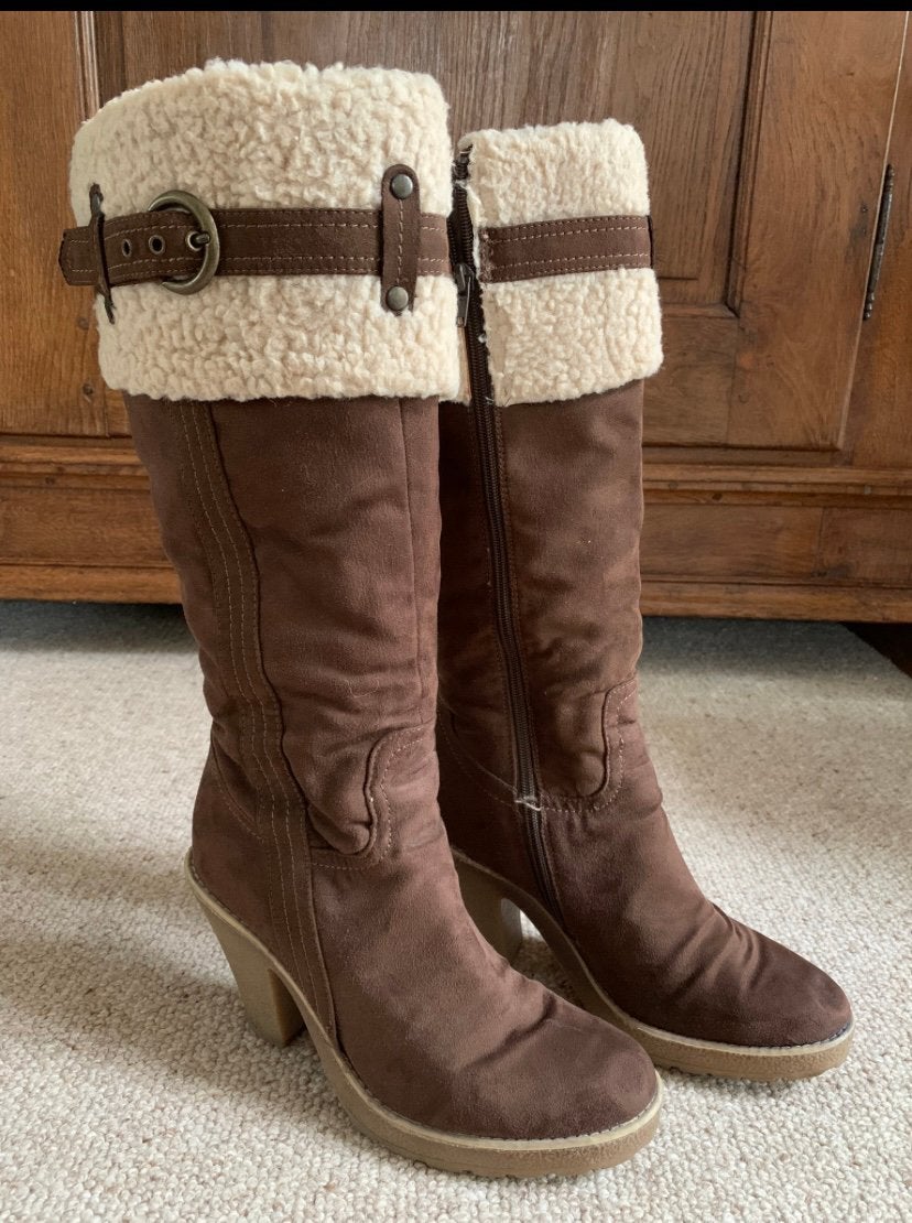 Mooie winterlaarzen met hakken, maat 41, Kleding | Dames, Ophalen of Verzenden, Zo goed als nieuw, Bruin, Hoge laarzen