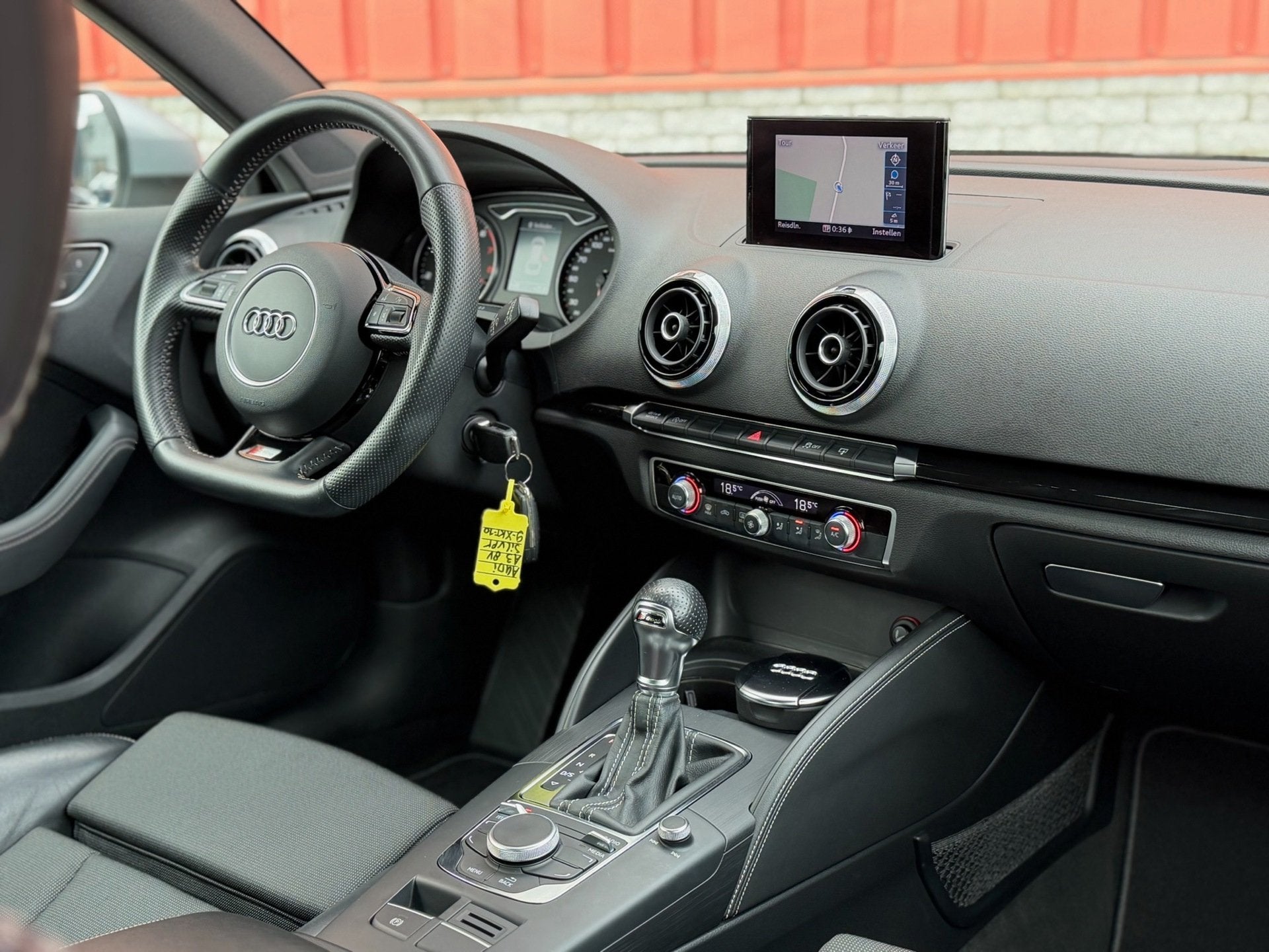 Audi A3 Sportback 1.2 TFSI 3 x S-Line Cruise Navi BT NAP, Auto's, Audi, Gebruikt, 4 cilinders, Leder en Stof, Origineel Nederlands