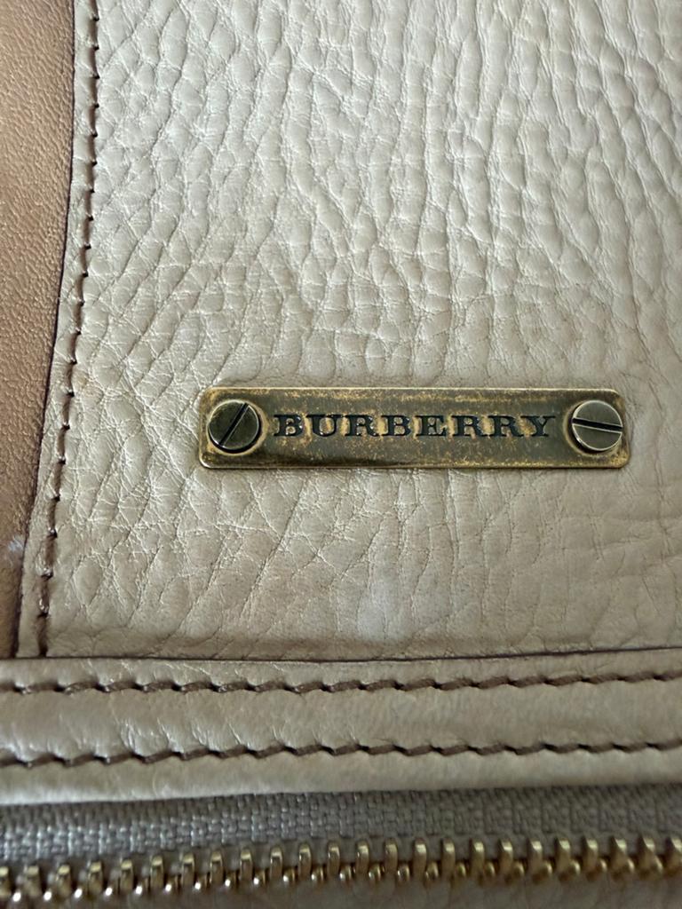Burberry  Clutch, Ophalen of Verzenden, Zo goed als nieuw, Beige, Avondtasje
