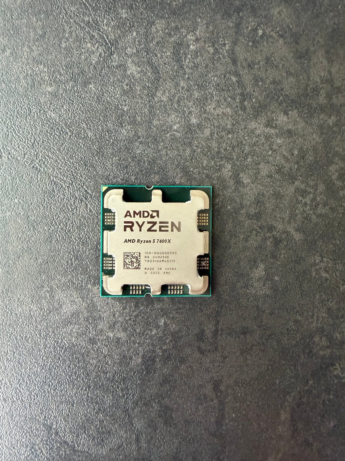 AMD Ryzen 5 7600X Processor (in Ryzen 7 9800X3D doos), Computers en Software, Processors, Ophalen of Verzenden, Gebruikt, 6-core