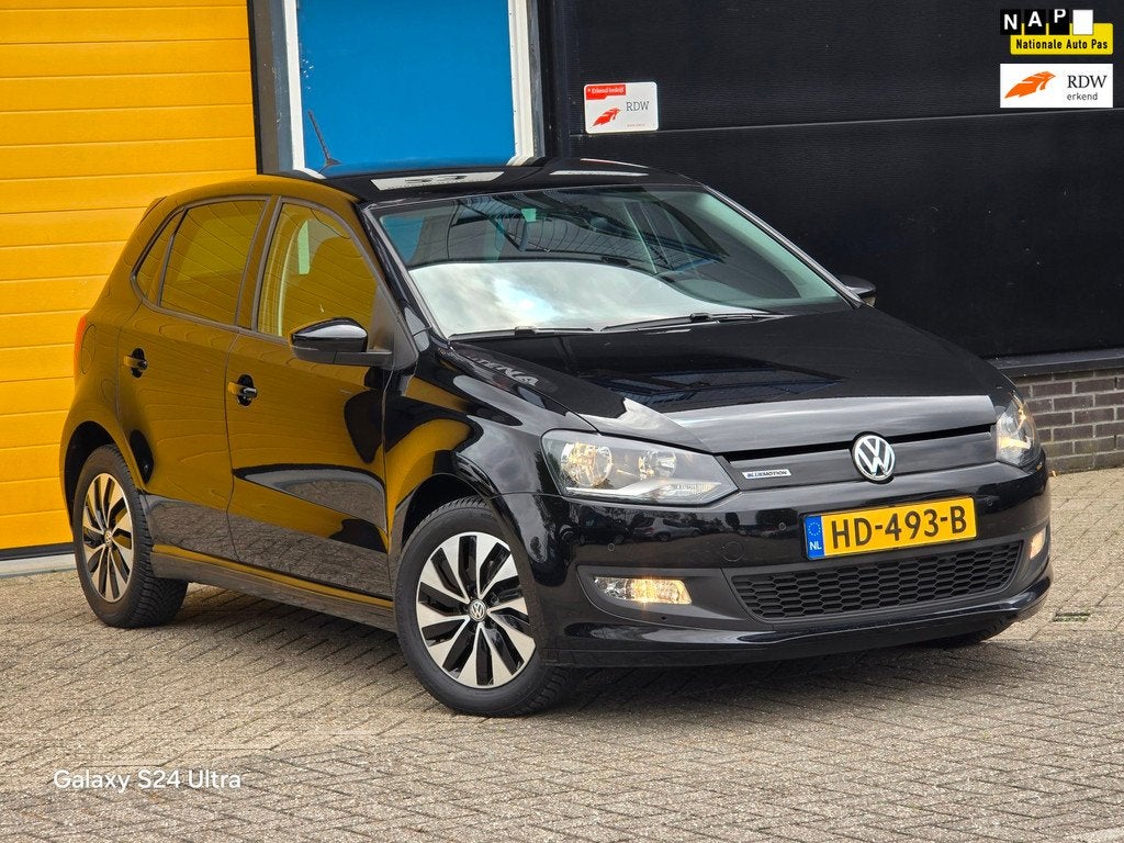 Volkswagen Polo 1.0 BlueMotion / NAP / Airco / 5 Deurs / Nav, Auto's, Voorwielaandrijving, 95 pk, Zwart, Origineel Nederlands