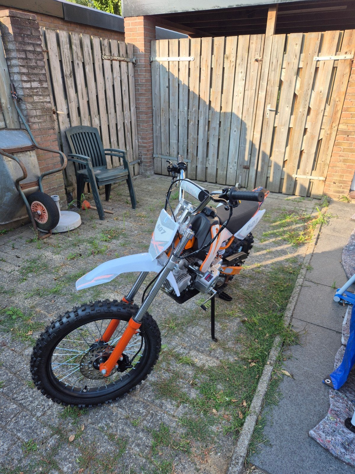 Pitbike met elektrische start, Ophalen
