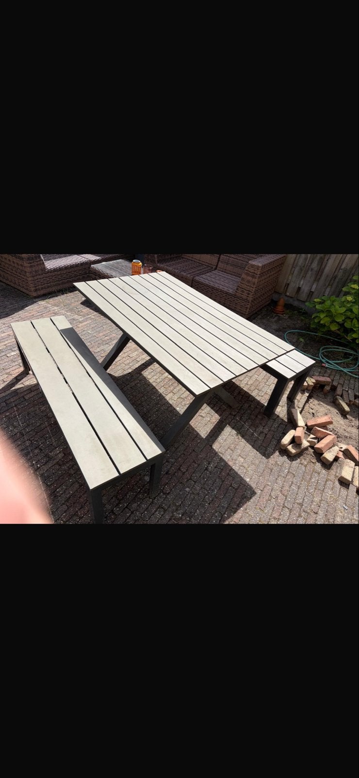 B7 Club Villa Tuinset: Tafel en 2 Banken (Composie, Tuin en Terras, Picknicktafels, Ophalen, Gebruikt, Rechthoekig, Overige materialen
