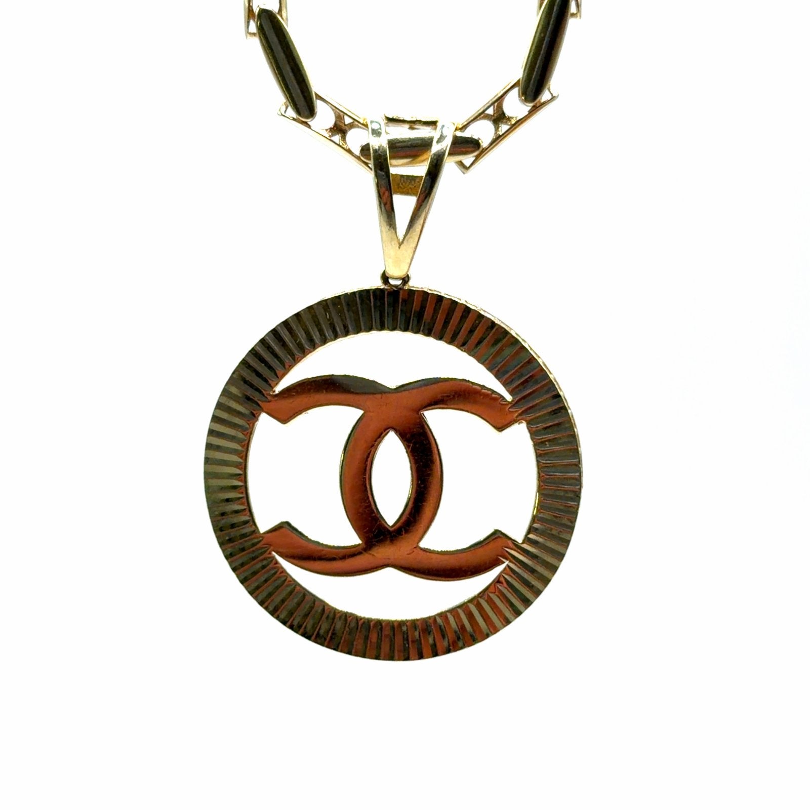 Gouden Chanel CC Hanger - Elegant en Stijlvol, Overige voorstellingen, Www.bredajuwelier.nl, Nieuw, Ophalen of Verzenden
