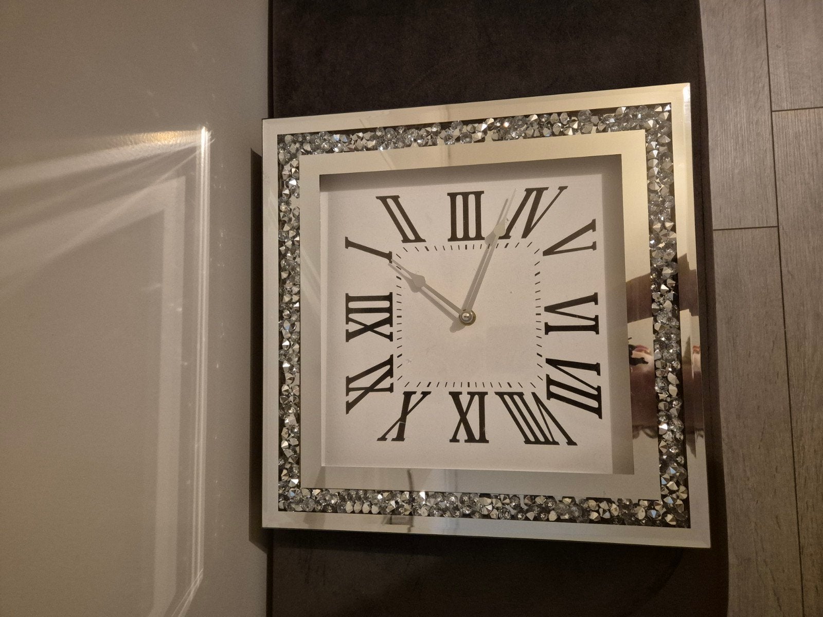 Klok met steentjes, Huis en Inrichting, Woonaccessoires | Klokken, Ophalen, Zo goed als nieuw, Wandklok
