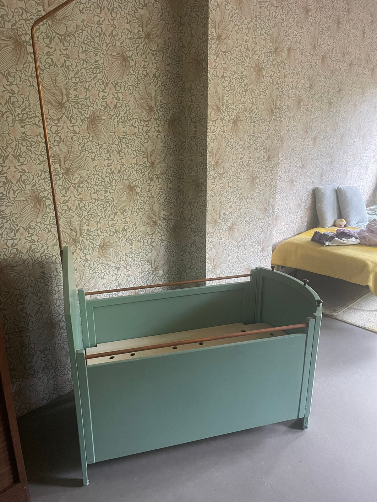 Vintage wiegje babybedje ledikant met hemeltje, Kinderen en Baby's, Babywiegjes en Ledikanten, Ophalen, Gebruikt, Ledikant