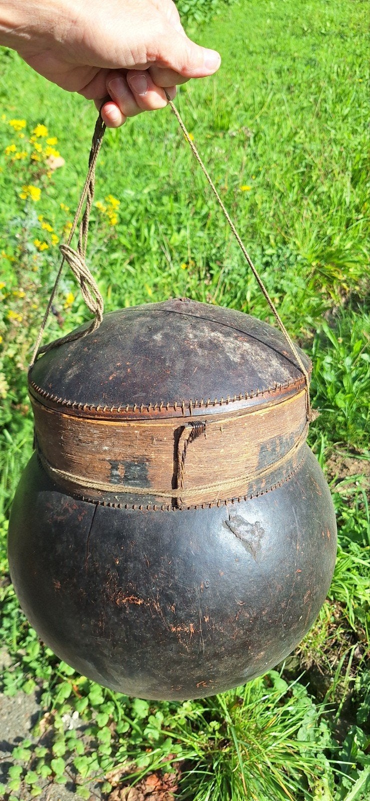 Antieke Afrikaanse Kalebas Pot met Deksel, Ophalen