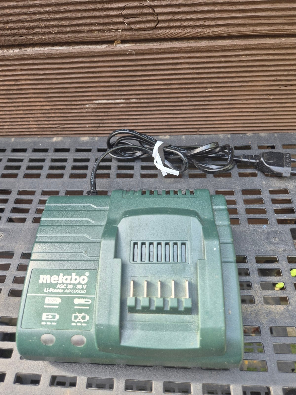 Metabo accu oplader, Doe-het-zelf en Verbouw, Gereedschap | Machine-onderdelen en Toebehoren, Ophalen of Verzenden, Zo goed als nieuw
