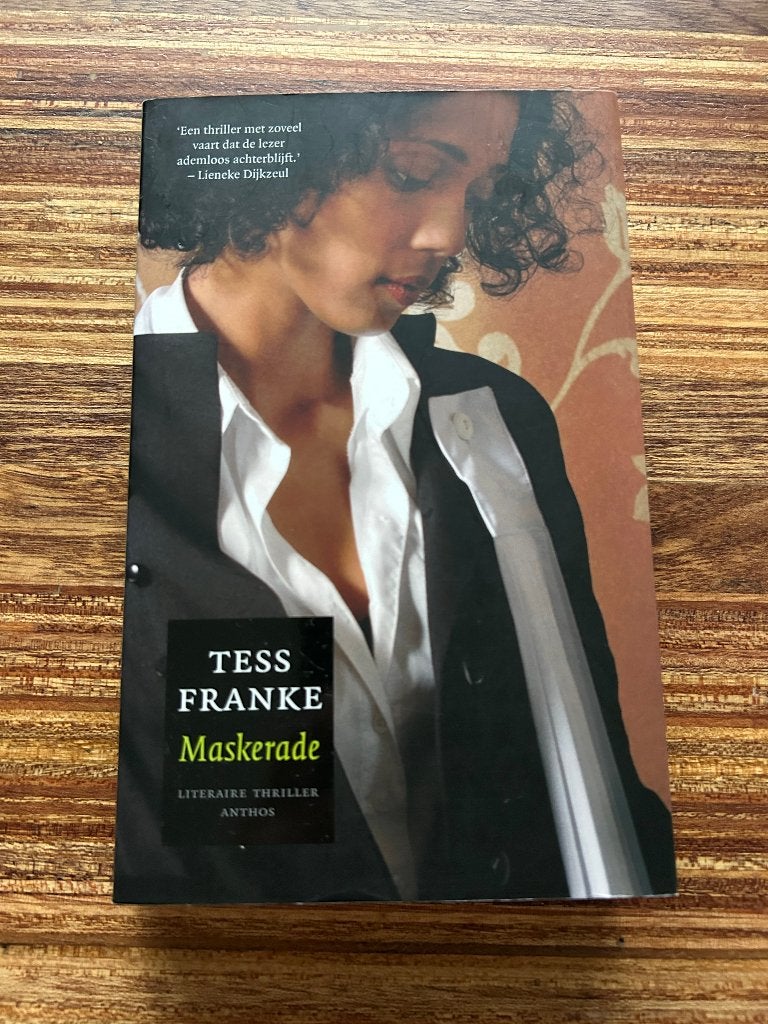 Boek thriller: Maskerade door Tess Franke, Ophalen of Verzenden, Zo goed als nieuw, Nederland, Tess Franke
