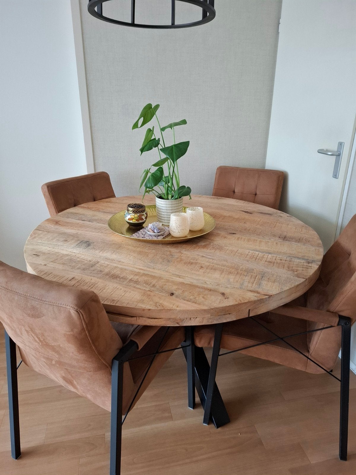 Eetkamertafel mango, Ophalen, Rond, Zo goed als nieuw, Vijf personen of meer