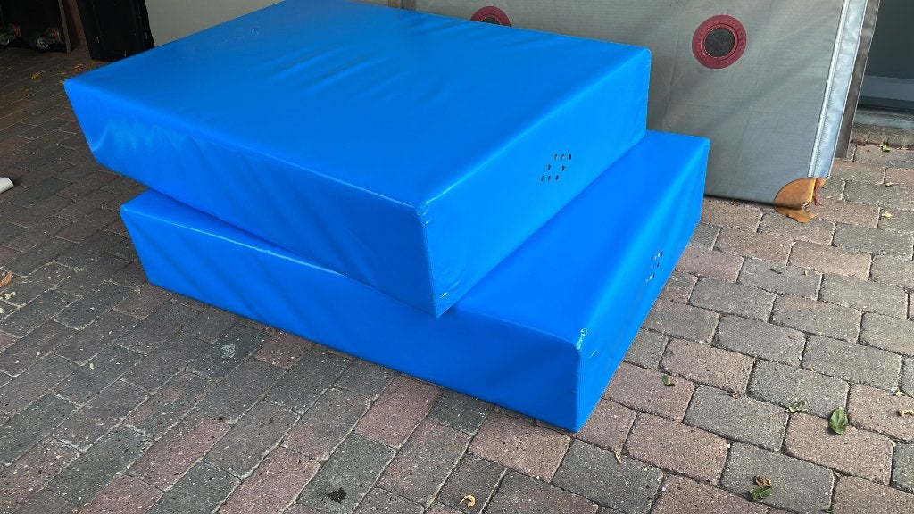 Kleine valmat, turnmat waterdicht, 1,5 x 1 m en 30 cm dik, Sport en Fitness, Ophalen, Gebruikt, Overige kleuren, Materiaal