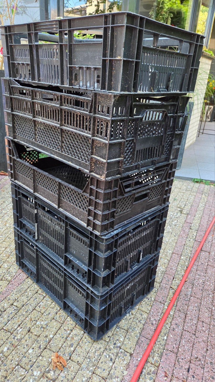 Zwarte kunststof kratten, stapelbaar, Gebruikt, 40 tot 60 cm, 50 tot 75 cm, Ophalen of Verzenden