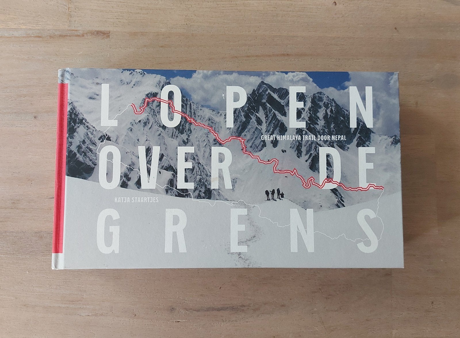 Katja Staartjes - Lopen over de grens (gesigneerd), Boeken, Ophalen of Verzenden, Gelezen, Katja Staartjes, Europa