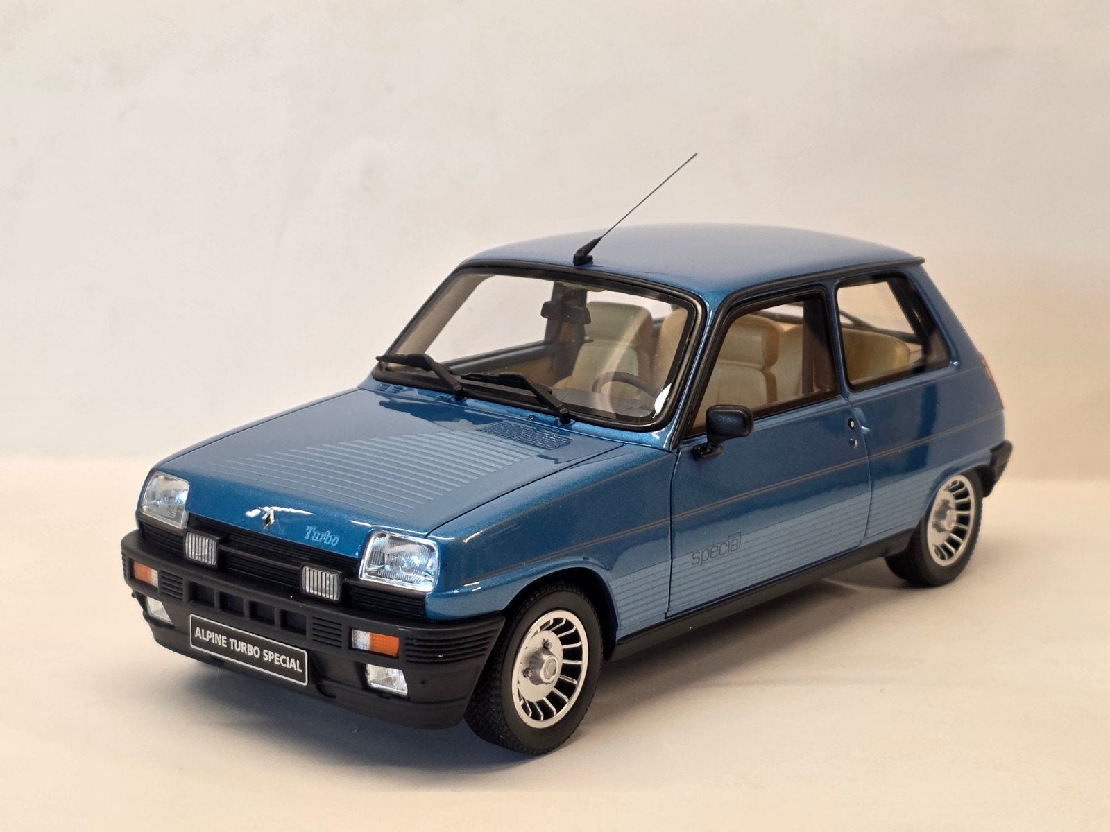 Ottomobile Renault 5 Alpine Turbo 1:18, Hobby en Vrije tijd, Modelauto's | 1:18, OttOMobile, Auto, Nieuw, Ophalen of Verzenden