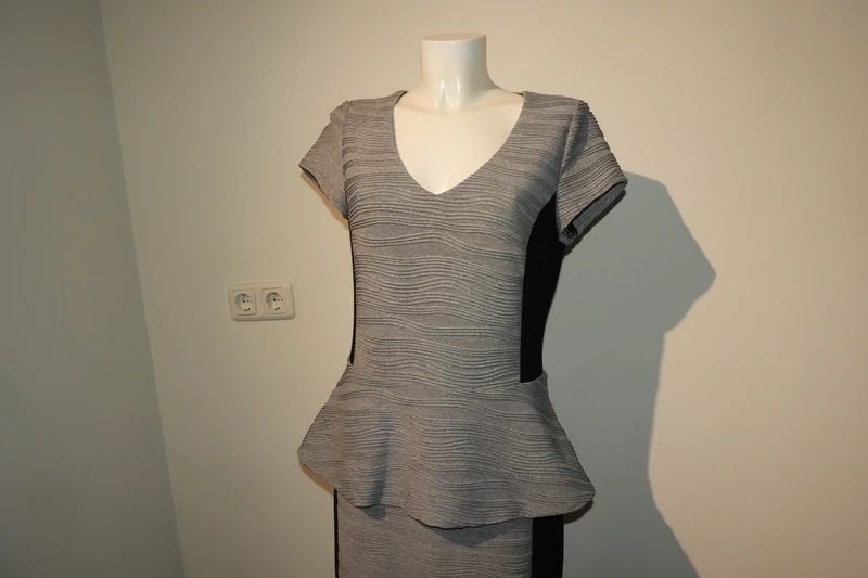 Joseph Ribkoff grijze jurk uitstaand deel bij de taille D40, Kleding | Dames, Jurken, Maat 38/40 (M), Verzenden, Joseph Ribkoff