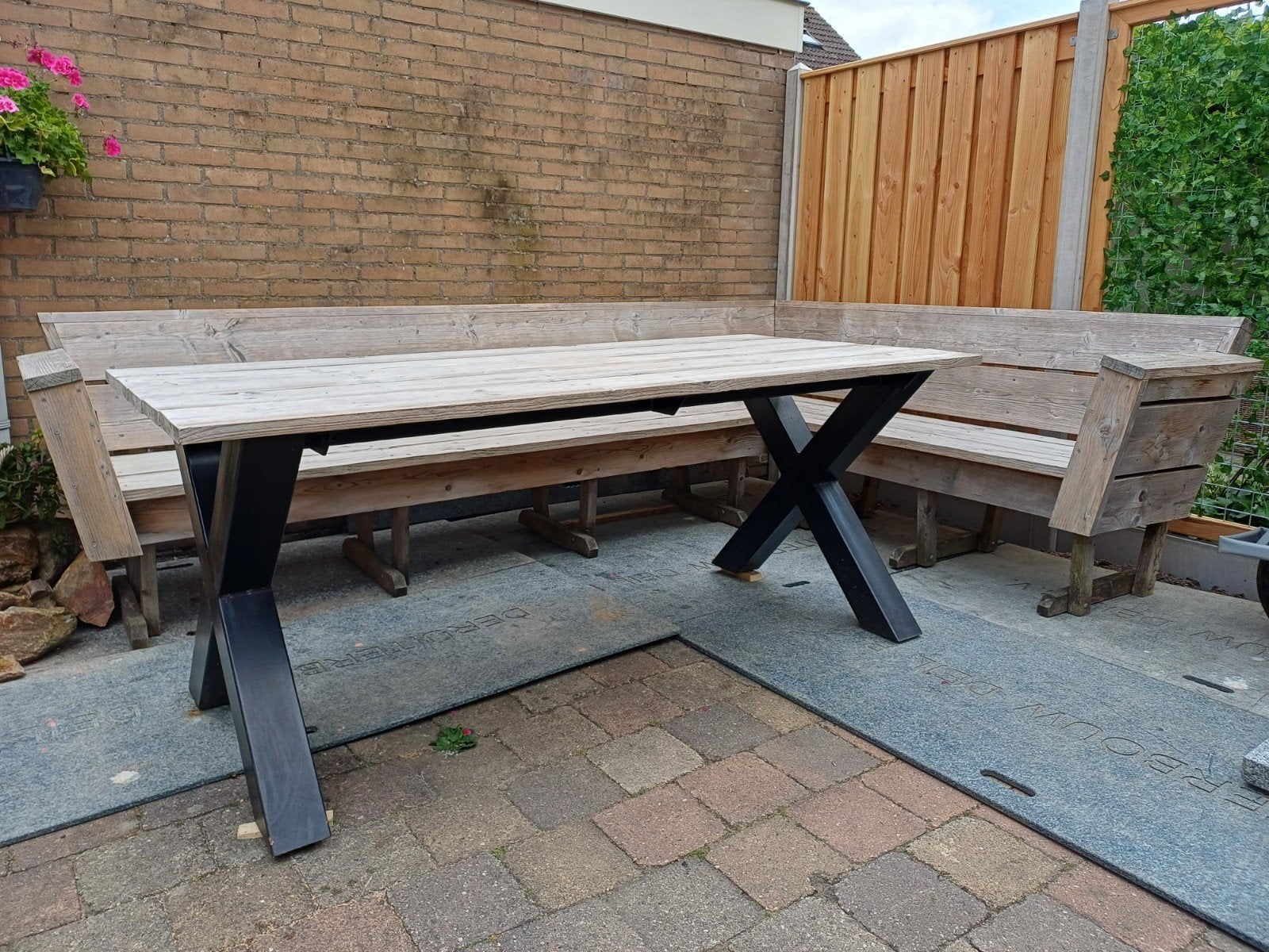 Stevige buitenbank met tafel en kussens, Ophalen, Hout, Bank